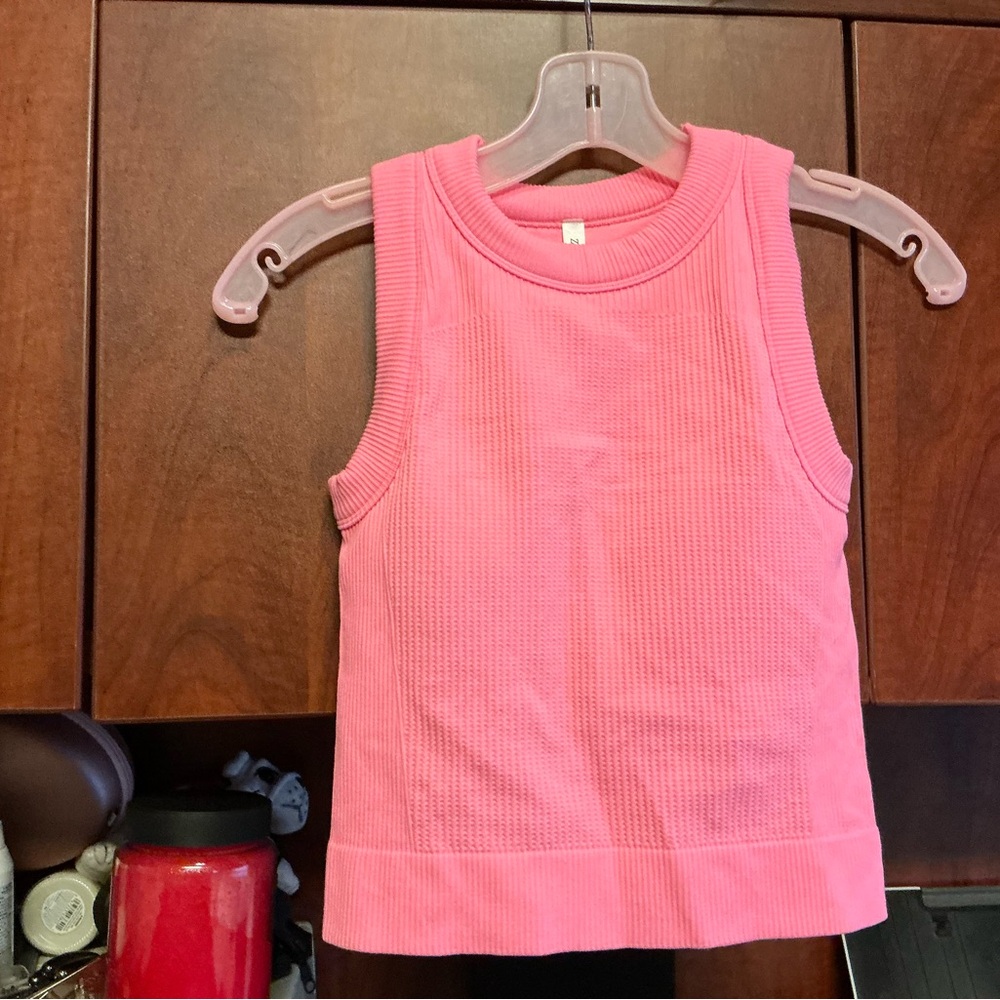 Women’s Zenana Pink Sleeveless Padded Crop Top